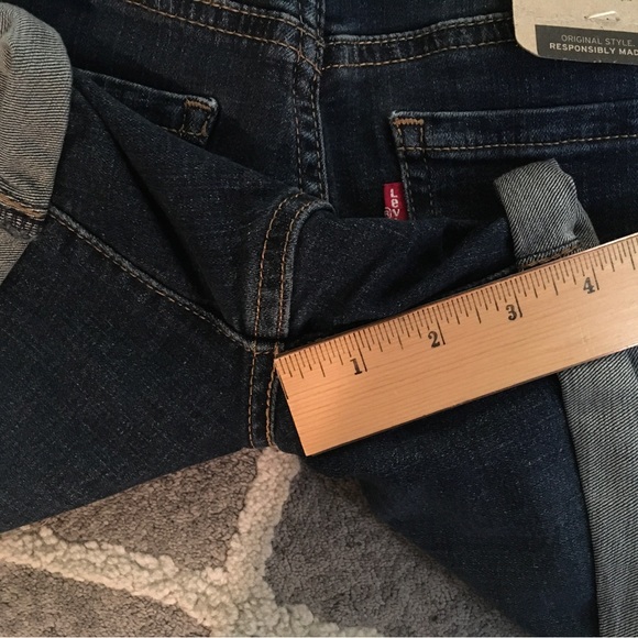 NEW Levi’s Denim Shorts - Picture 5 of 7